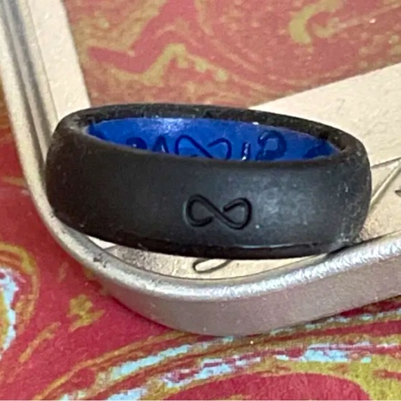 GROOVE LIFE Black/Deep Blue Thin Silicone Ring Band Sz 4 - Picture 2 of 4